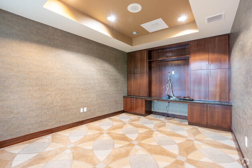 More Photos Of 12941 Gulf Fwy, Houston Office For Lease