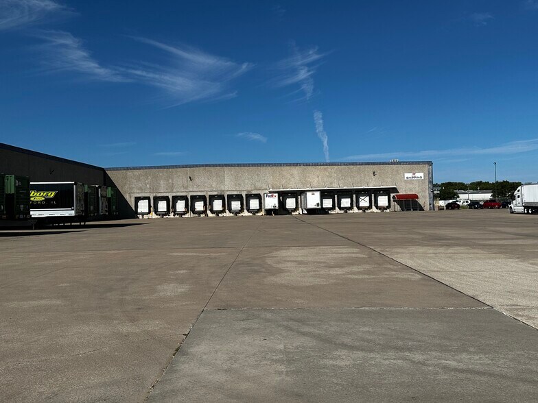 More Photos Of 3500 Flanders Dr, Ardmore Distribution For Lease