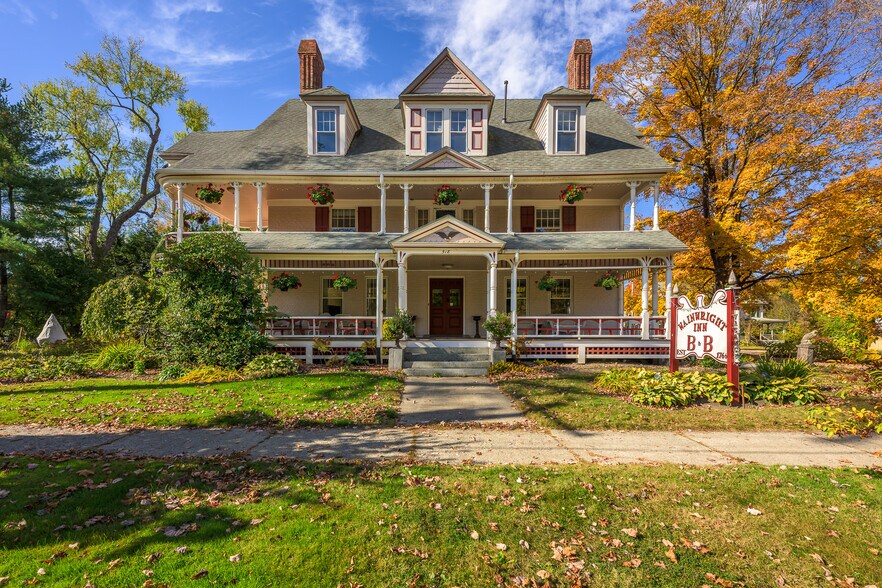 Primary Photo Of 518 Main St, Great Barrington Hospitality For Sale
