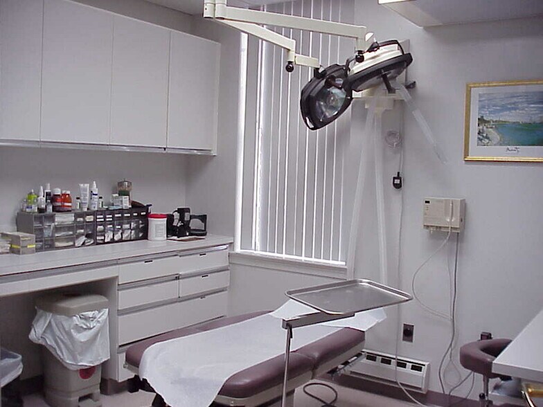 More Photos Of 110 Chesley Dr, Media Office For Sale