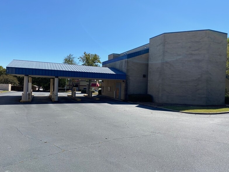 More Photos Of 2521 Airport Trwy, Columbus Unknown For Lease