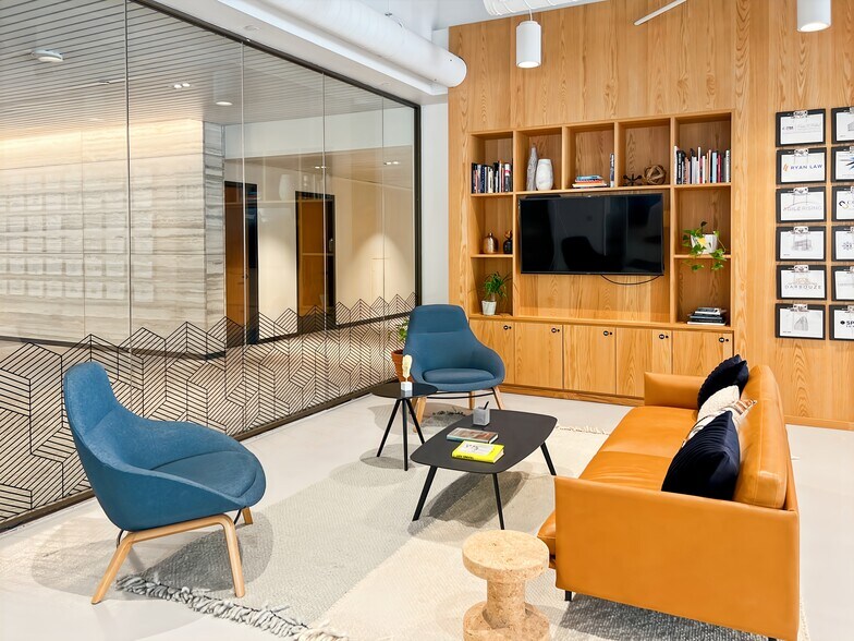 More Photos Of 301 Grant St, Pittsburgh Coworking Space