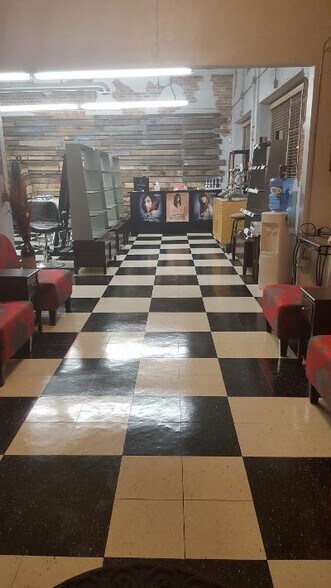 More Photos Of 122 W William St, Delaware Freestanding For Sale