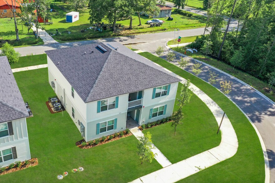 More Photos Of 6421 Breezy Oaks Way, Jacksonville Apartments For Sale