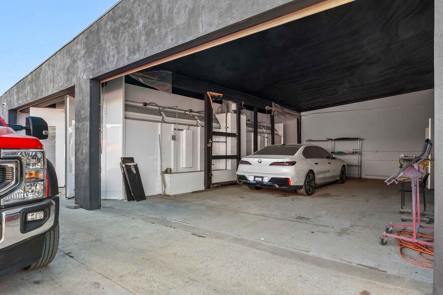 More Photos Of 11686 Sheldon St, Sun Valley Warehouse For Lease