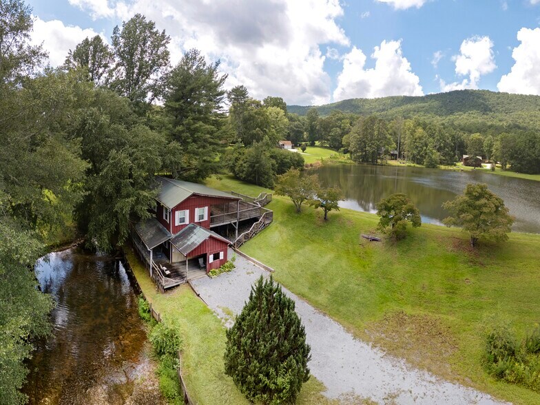 More Photos Of 8826 Boylston Hwy, Mills River Flex For Sale