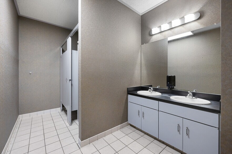 More Photos Of 1215 E Villa Maria Rd, Bryan Office For Sale