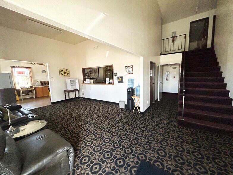 More Photos Of 1025 E 4th St, Ainsworth Hospitality For Sale