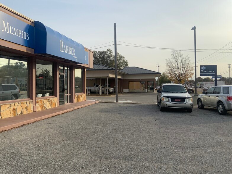 More Photos Of 4566 Elvis Presley Blvd, Memphis Freestanding For Sale