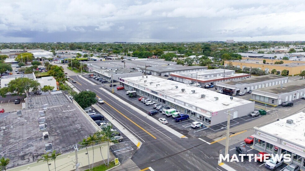 More Photos Of 1001-1099 NE 45th St, Fort Lauderdale Storefront For Lease