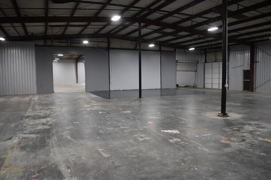 More Photos Of 216 Industrial Dr, Ridgeland Warehouse For Lease