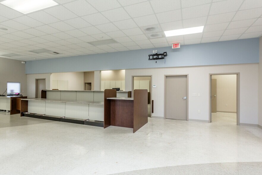 More Photos Of 16 Gosnell, Staunton Medical For Sale