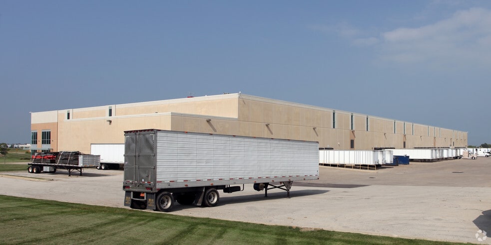 More Photos Of 10277 Venice Ave, Sturtevant Warehouse For Lease