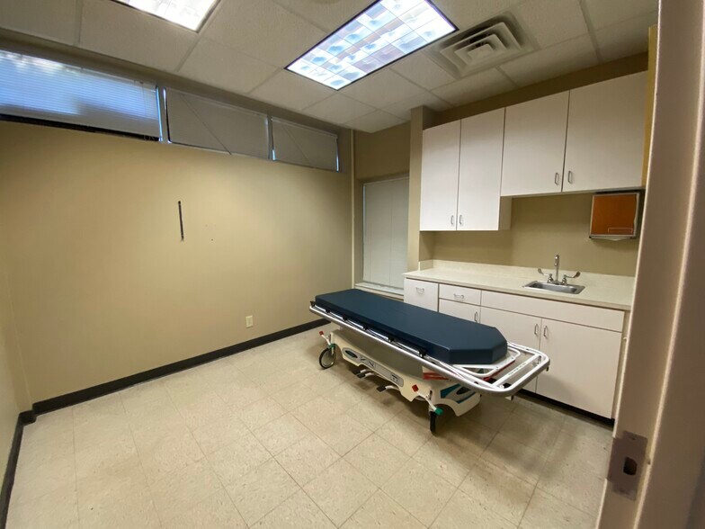 More Photos Of 784 Prince Ave, Athens Medical For Sale