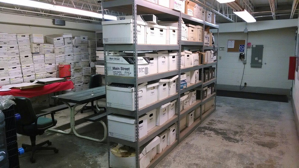 More Photos Of 420 Woodruff Rd, Joliet Warehouse For Lease