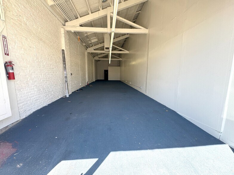 More Photos Of 1326 S Main St, Los Angeles Storefront Retail Office For Lease