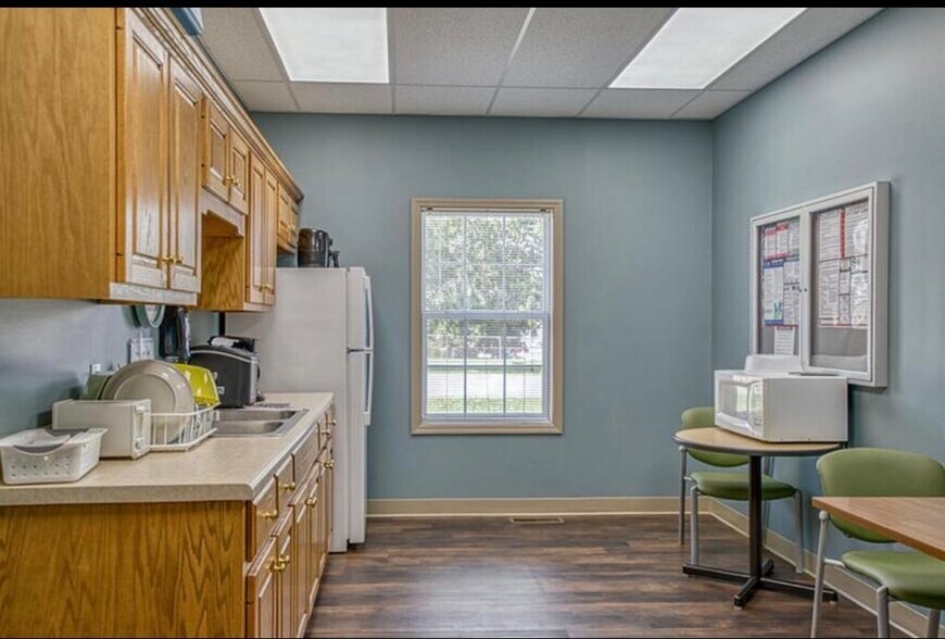 More Photos Of 715 Walker Dr, Smithville Office For Sale