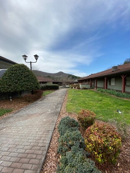 More Photos Of 2700 S Roan St, Johnson City Office For Sale