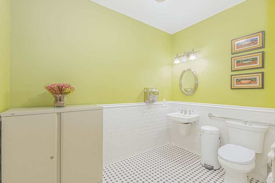 More Photos Of 110 W Indiana Ave, Deland Office For Sale