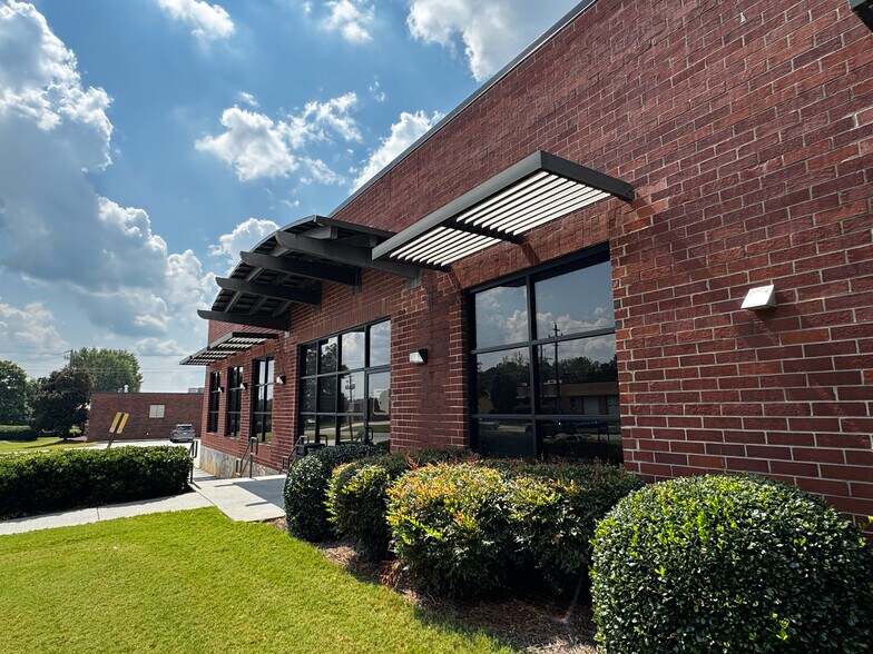 More Photos Of 1548 Stone Ridge Dr, Stone Mountain Warehouse For Lease