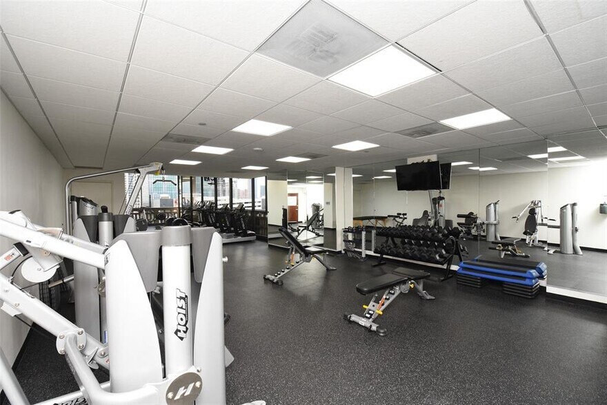 More Photos Of 2016 Main St, Houston Apartments For Sale