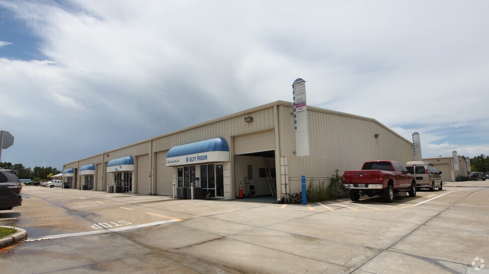 More Photos Of 2323 N State St, Bunnell Flex For Sale