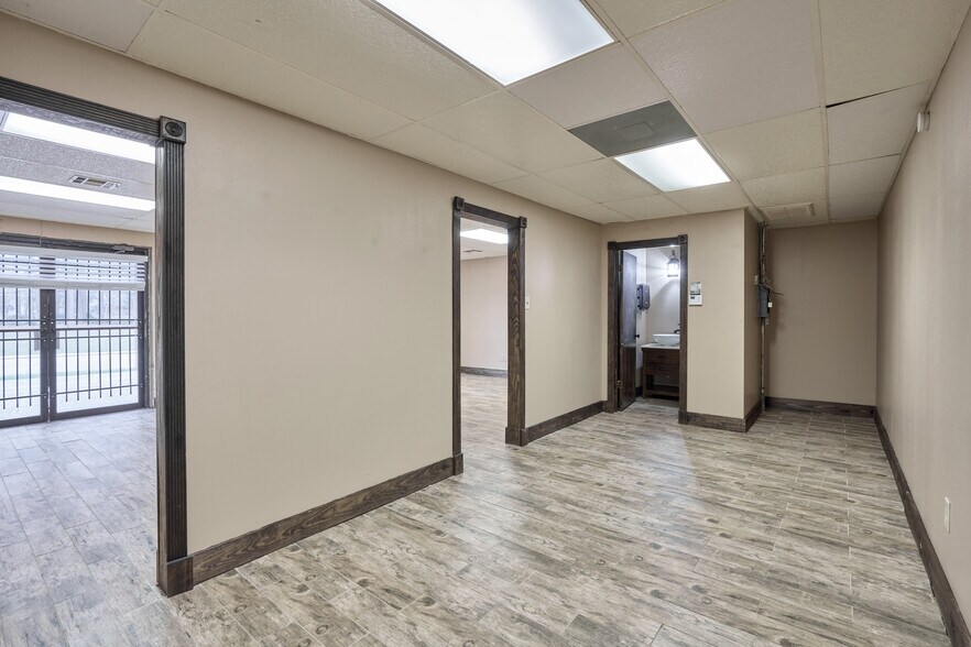 More Photos Of 1300 S Frazier St, Conroe Unknown For Lease