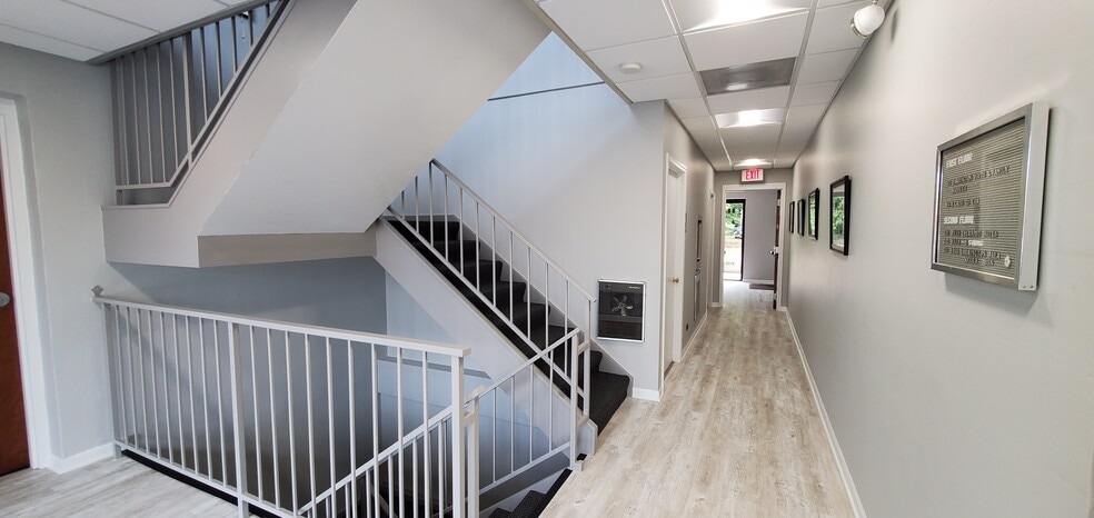 More Photos Of 110 S Hager Ave, Barrington Office For Lease