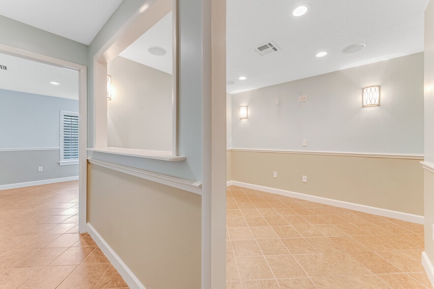More Photos Of 555 W Granada Blvd, Ormond Beach Loft Creative Space For Sale