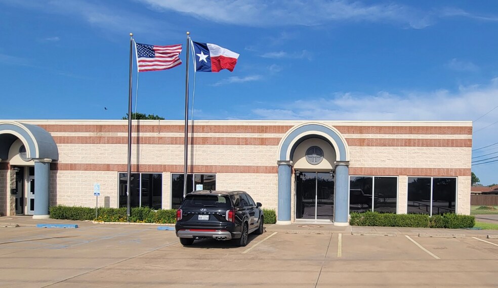 More Photos Of 4102 Old Jacksboro Hwy, Wichita Falls Medical For Lease