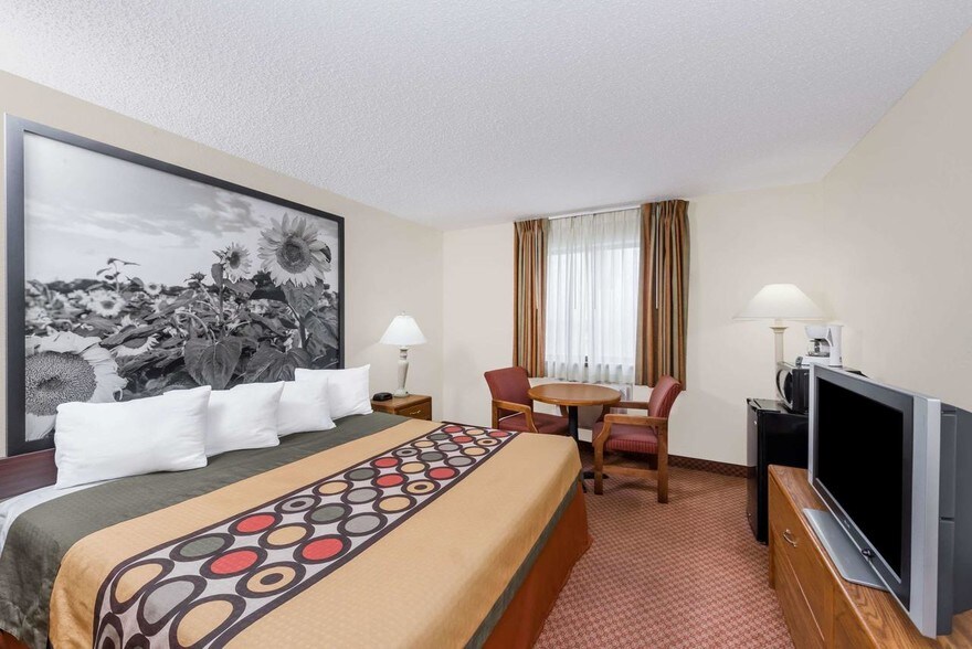 More Photos Of 1708 W Wyatt Earp Blvd, Dodge City Hotel For Sale