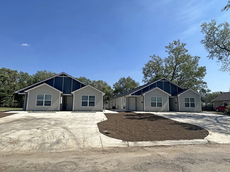 Primary Photo Of 1514 N Madison Ave, Wichita Apartments For Sale