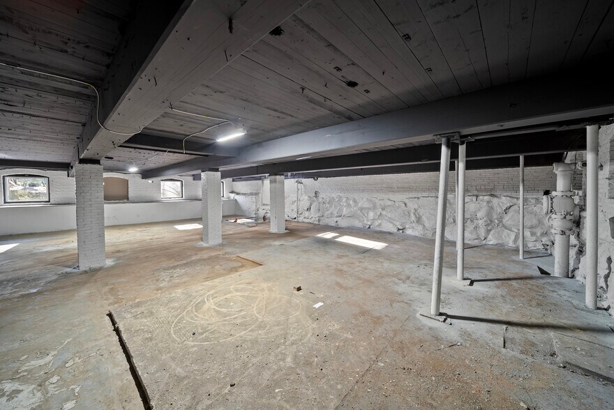 More Photos Of 174 N Main St, Franklin Light Manufacturing For Sale