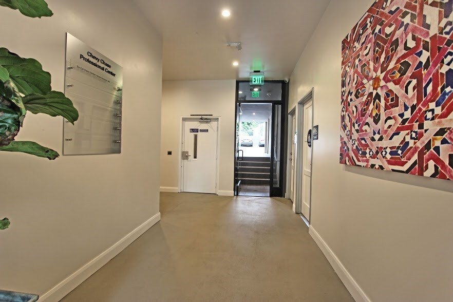 More Photos Of 1451 Chevy Chase Dr, Glendale Medical For Lease