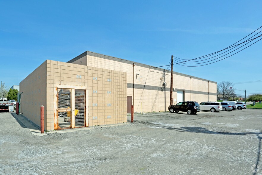 More Photos Of 25715-25737 Meadowbrook Rd, Novi Warehouse For Sale