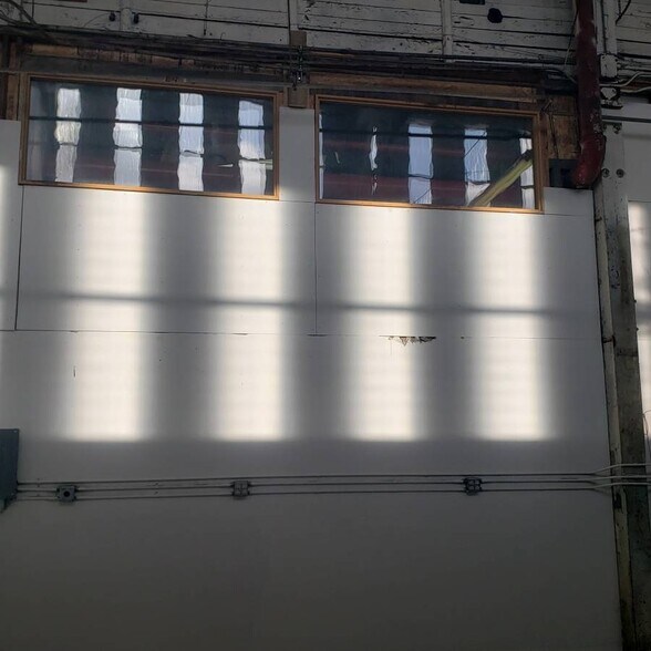 More Photos Of 5015-5025 Colorado Ave S, Seattle Warehouse For Lease