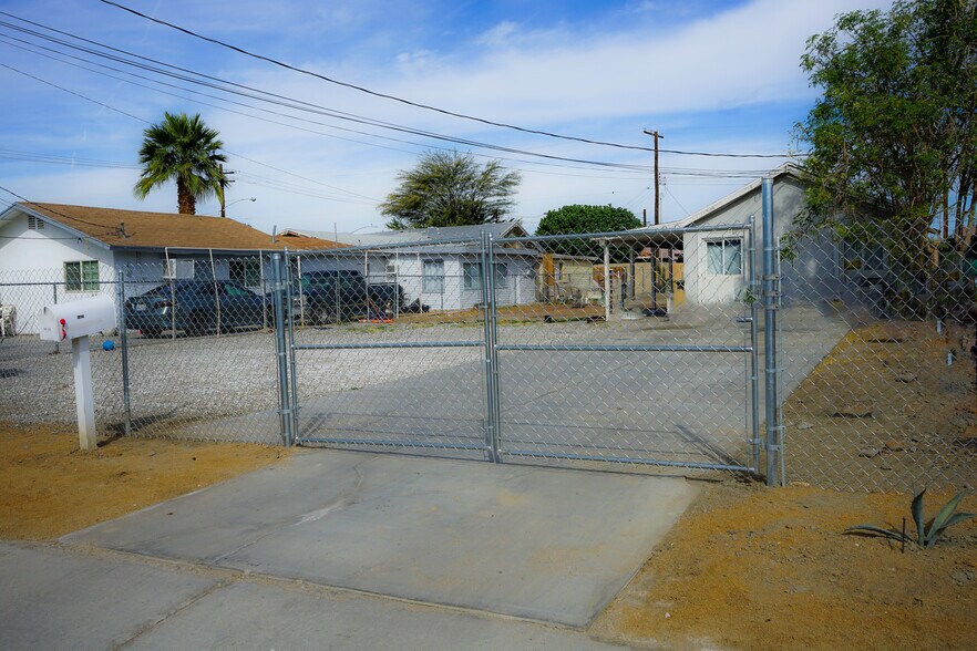 More Photos Of 1423 2nd St, Coachella Multifamily For Sale
