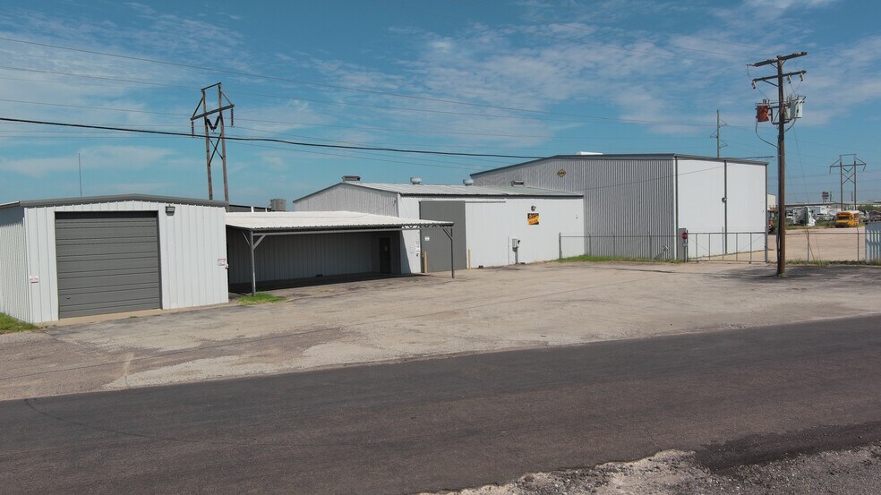 More Photos Of 3351 Westover Dr, Odessa Service For Lease