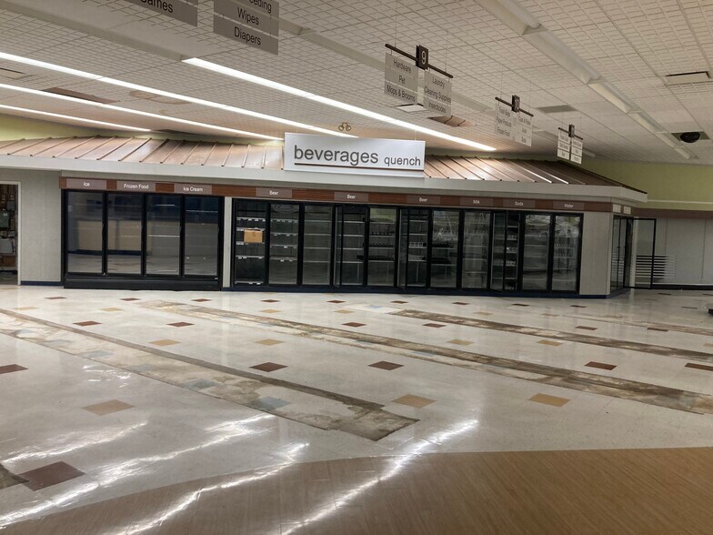 More Photos Of 214 Central Ave, Silver Creek Drugstore For Sale