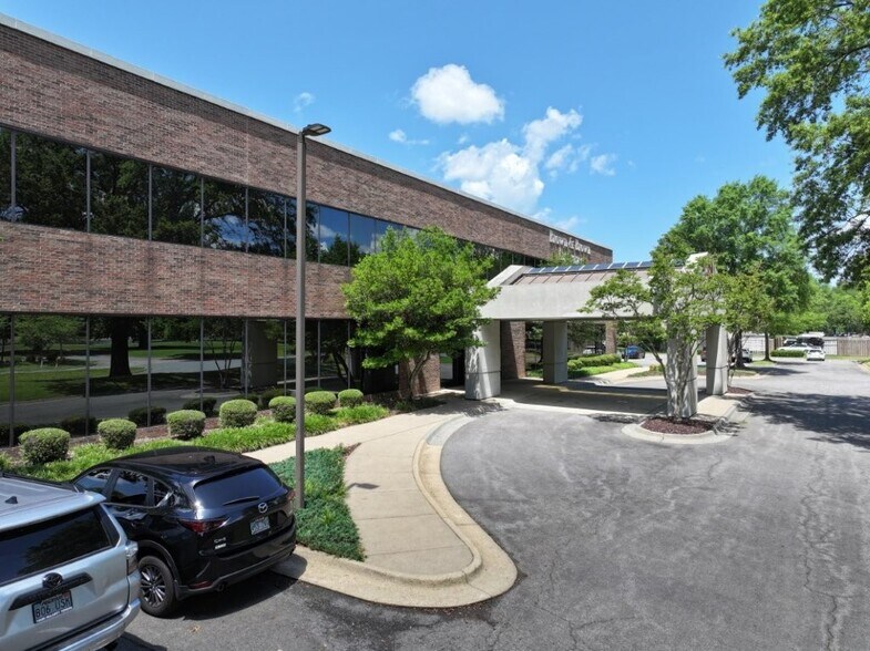 More Photos Of 2120 Riverfront Dr, Little Rock Office For Lease