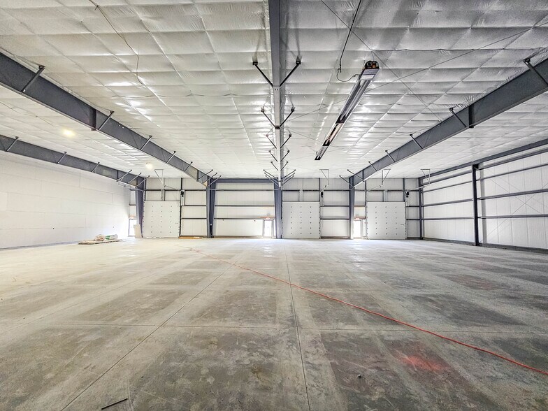 More Photos Of 20070 Hampton Dr, Gretna Warehouse For Lease