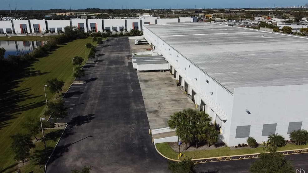 More Photos Of 3501 Burris Rd, Davie Distribution For Lease