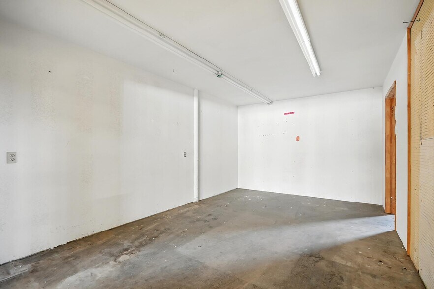 More Photos Of 500-511 E Broadway St, Sweetwater Storefront For Sale