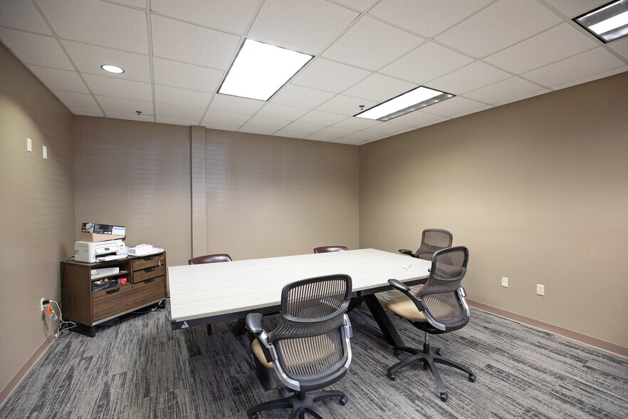 More Photos Of 6710 W 121st St, Overland Park Office For Sale