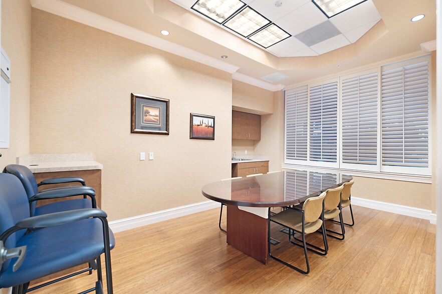 More Photos Of 3021 N Airport Pulling Rd, Naples Office For Sale