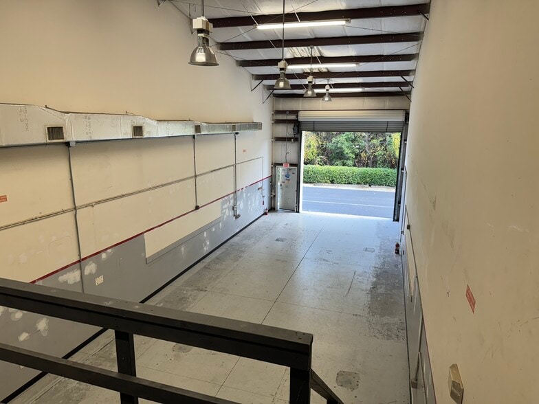 More Photos Of 4776 Radio Rd, Naples Warehouse For Lease