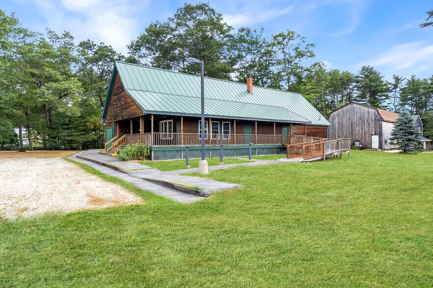 More Photos Of 204 Gray Rd, Cumberland General Retail For Sale