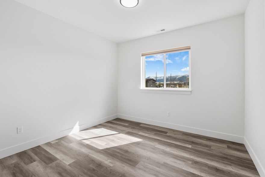 More Photos Of 202 Fletching Way, Belgrade Industrial For Sale