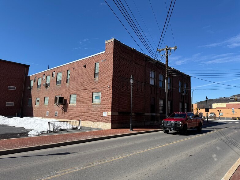 More Photos Of 19 Baltimore St, Cumberland Specialty For Sale