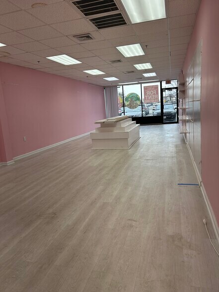 More Photos Of 182-194 Merritts Rd, Farmingdale Unknown For Lease